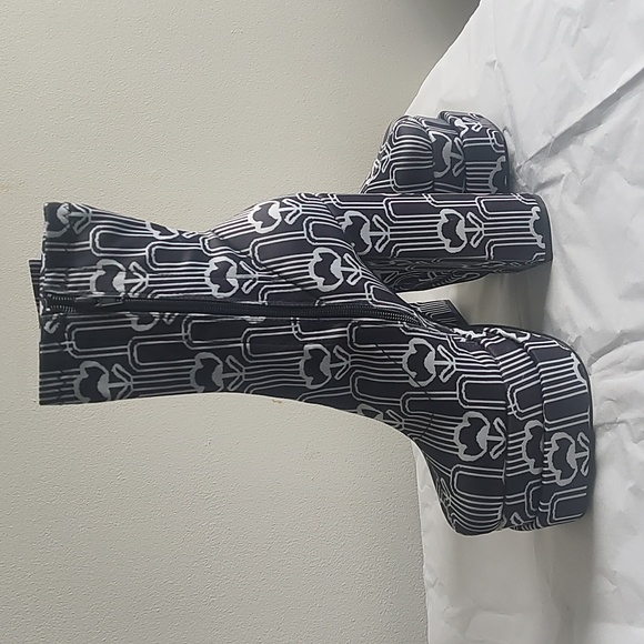 ❌Supreme Black Floral Print Platforms - Picture 6 of 10